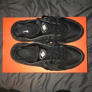 Men’s Black Nike Huaraches SZ 10.5
